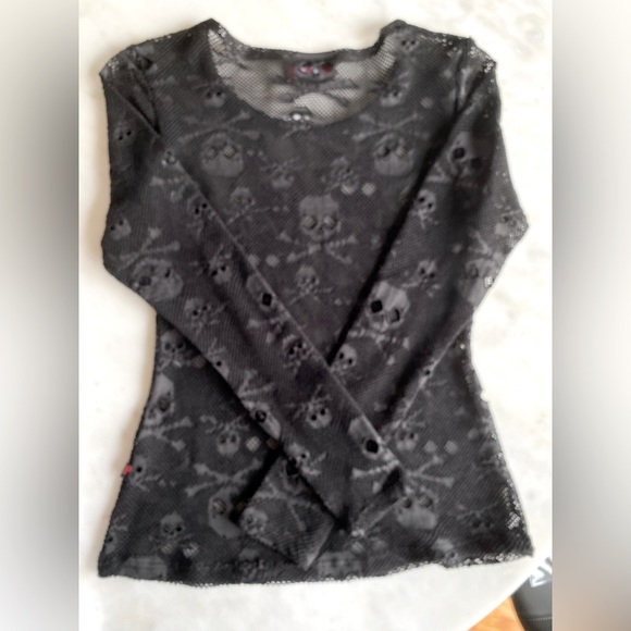 Skull Shirt - Picture 4 of 5